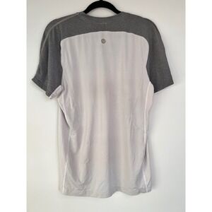 Lululemon Men's Gray‎ Striped Short Sleeve Training Workout Shirt Top Size Large